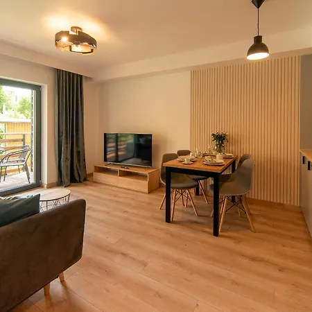 アパート Invest Centrum Park 11 シクラルスカ・ポレンバ