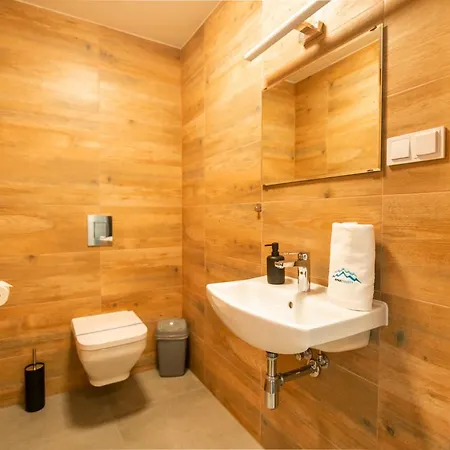 Invest Centrum Park 11 * シクラルスカ・ポレンバ