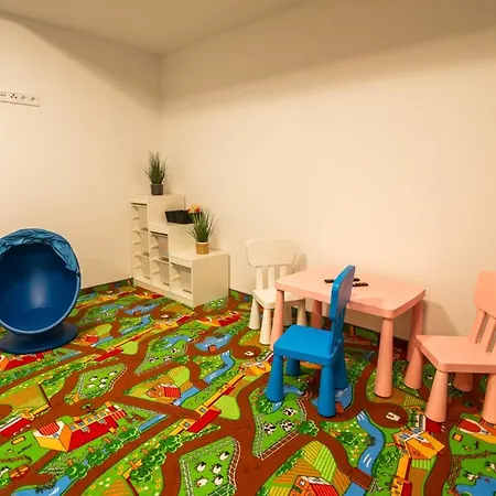 Invest Centrum Park 11 シクラルスカ・ポレンバ